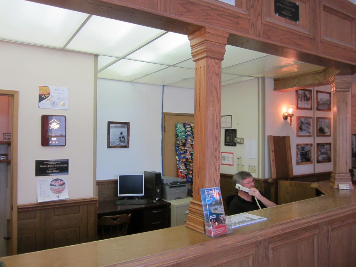 Triple J Hotel Dawson City Esterno foto