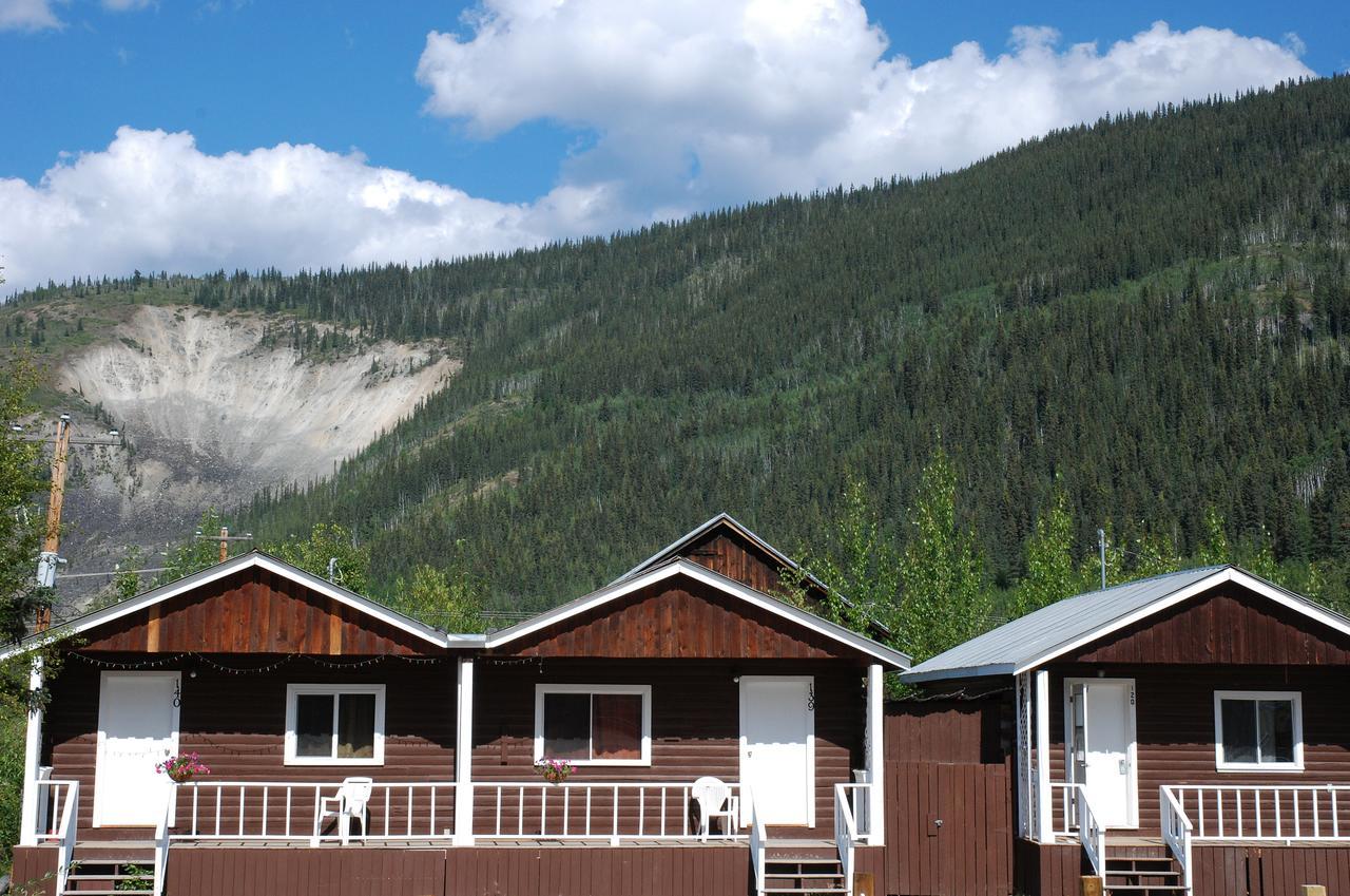 Triple J Hotel Dawson City Esterno foto