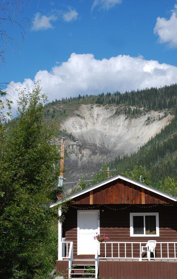 Triple J Hotel Dawson City Esterno foto