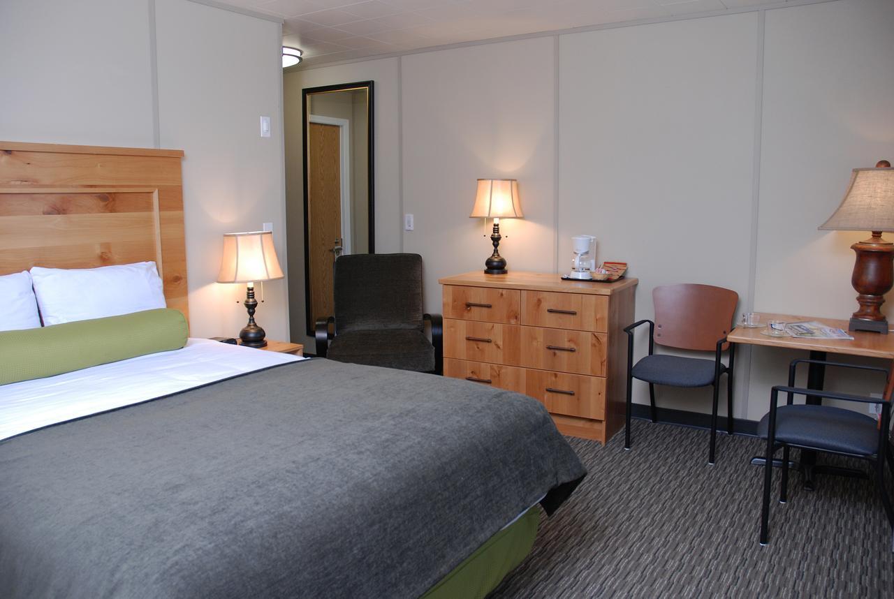 Triple J Hotel Dawson City Esterno foto