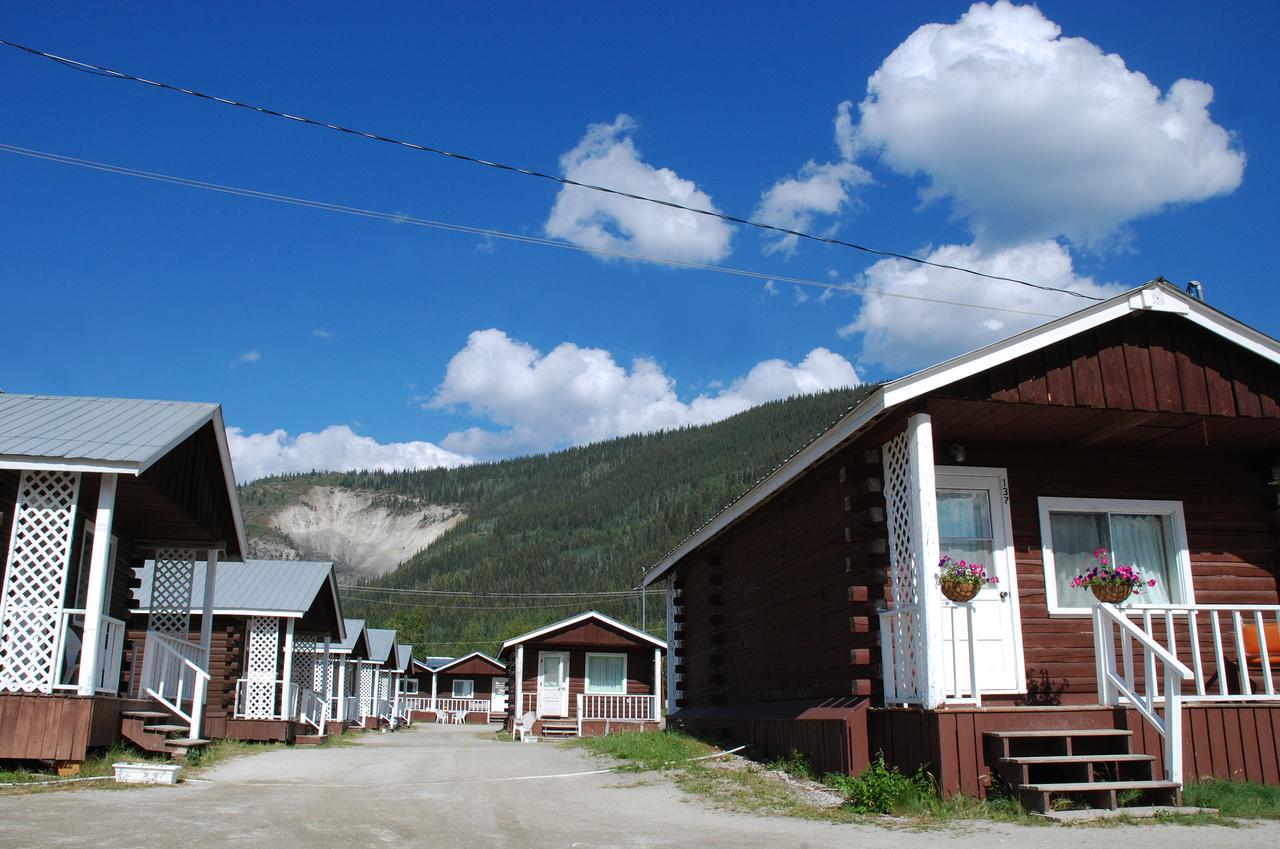 Triple J Hotel Dawson City Esterno foto