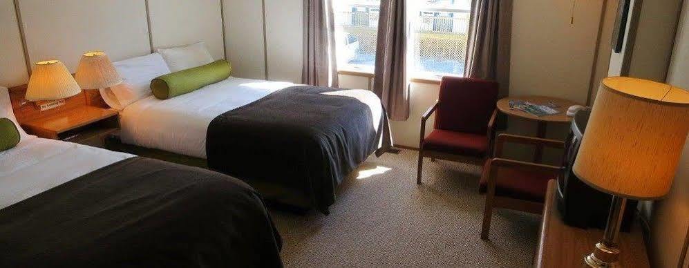 Triple J Hotel Dawson City Esterno foto