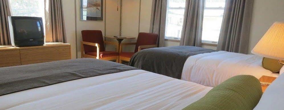 Triple J Hotel Dawson City Esterno foto