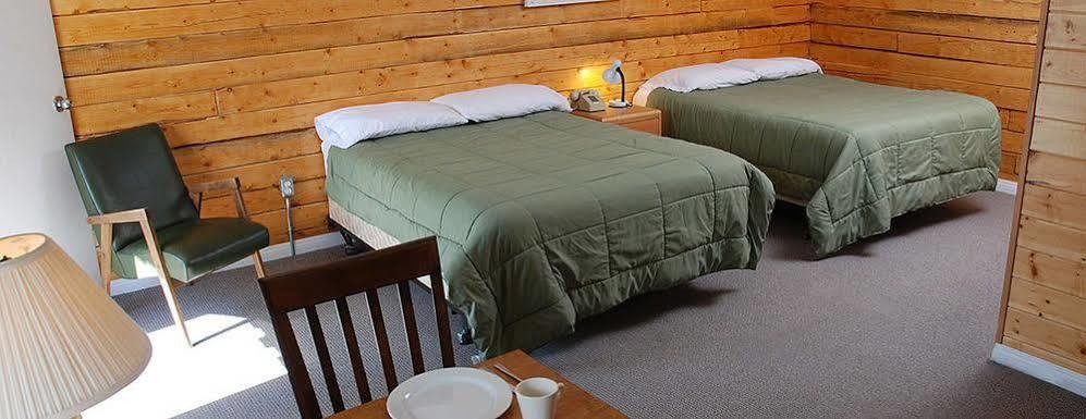 Triple J Hotel Dawson City Esterno foto