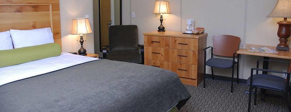 Triple J Hotel Dawson City Esterno foto
