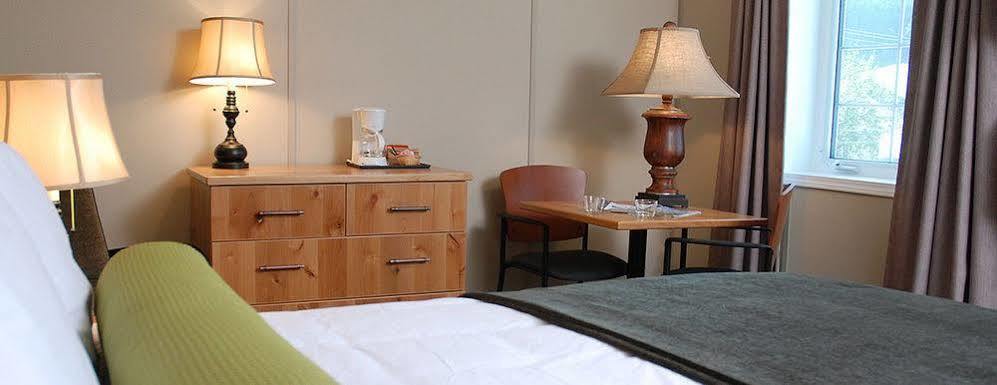 Triple J Hotel Dawson City Esterno foto